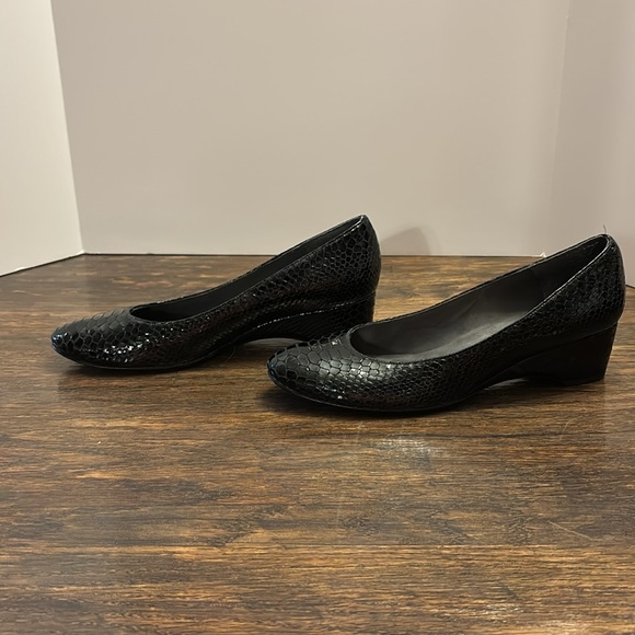 🖤 Stuart Weitzman Snakeskin Pattern Heels 🖤 Size: 9.5N - Picture 5 of 7